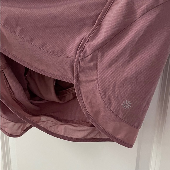 Athleta Mesh Racer Run Mid Rise 4 Short - Picture 3 of 5